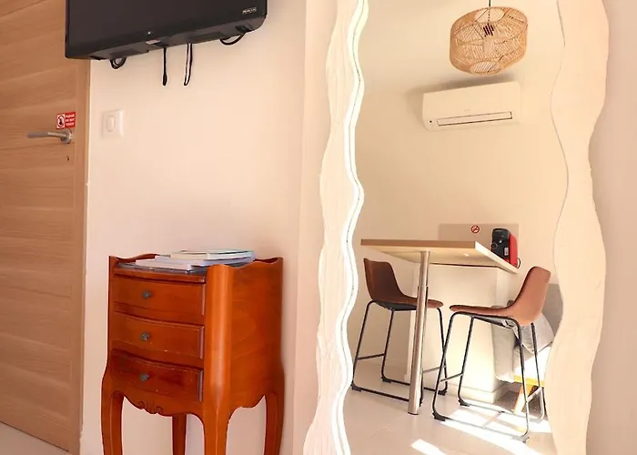 Le Finosello - T2 Cosy Sur Avec Clim, Wifi & Parking - Proche Port & Aeroport Apartment *