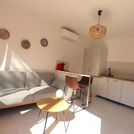 Le Finosello - T2 Cosy Sur Avec Clim, Wifi & Parking - Proche Port & Aeroport *